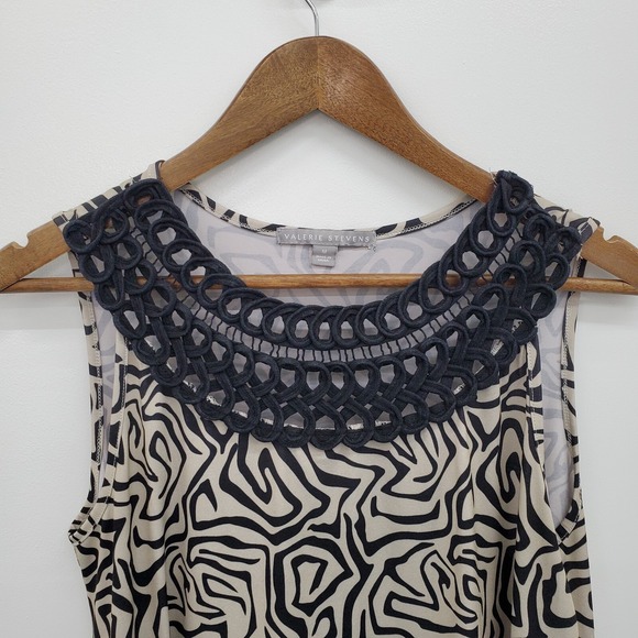 Valerie Stevens Womens M Beige Black Abstract Sleeveless Blouse Crochet Neckline - Picture 9 of 13